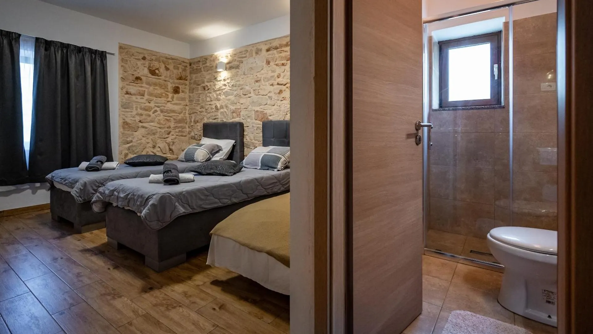 Sonia Rooms Pula Couette-café
